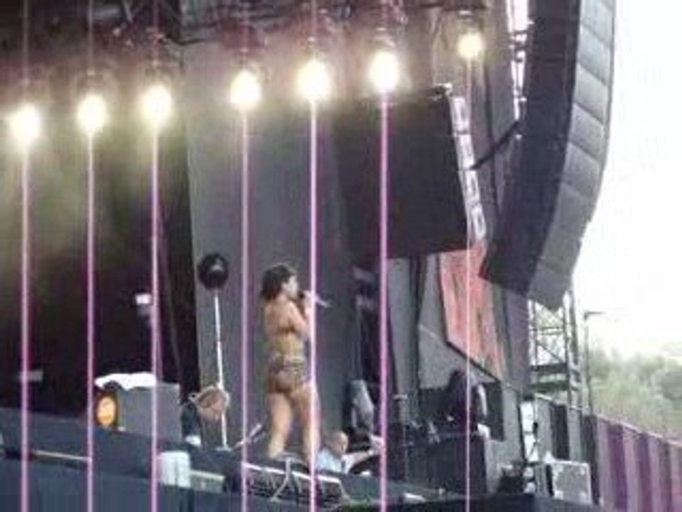 Werchter 09 Lily Allen - womanizer