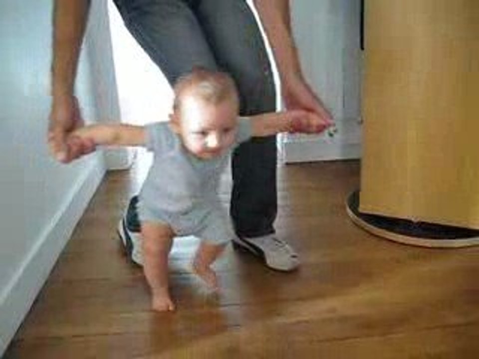 Les premiers pas de Pablo.