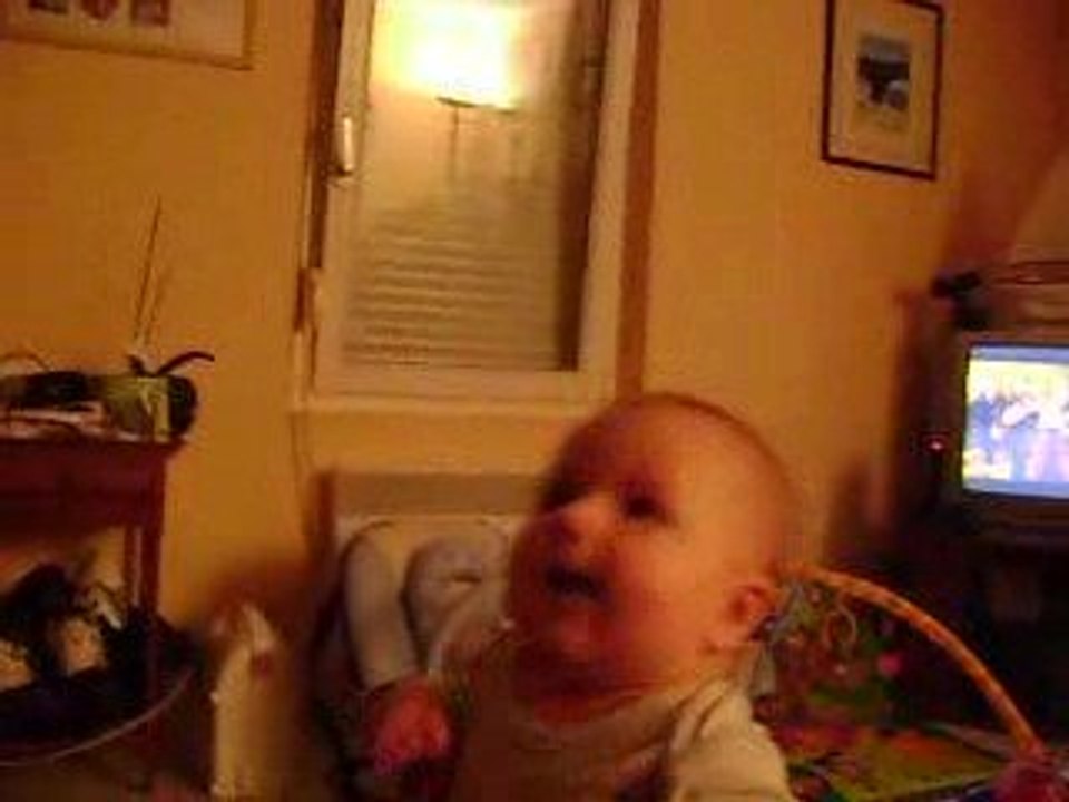 Ewen rigole avec Papa