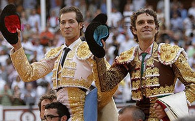 José Tomás y César Jiménez triunfan en Gijón