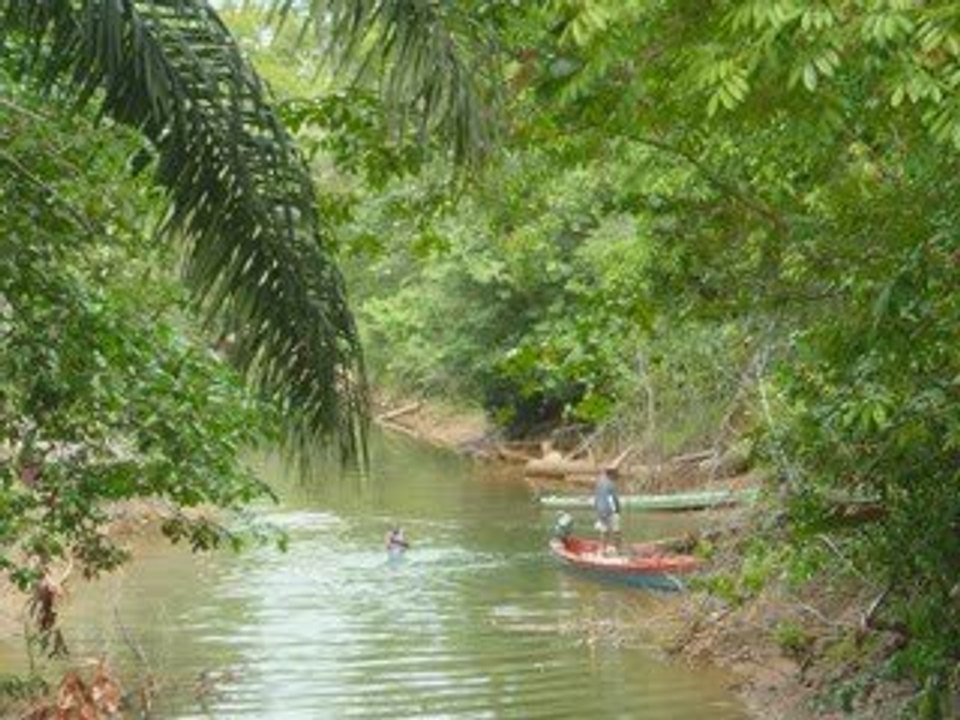 les pieds dans l'eau