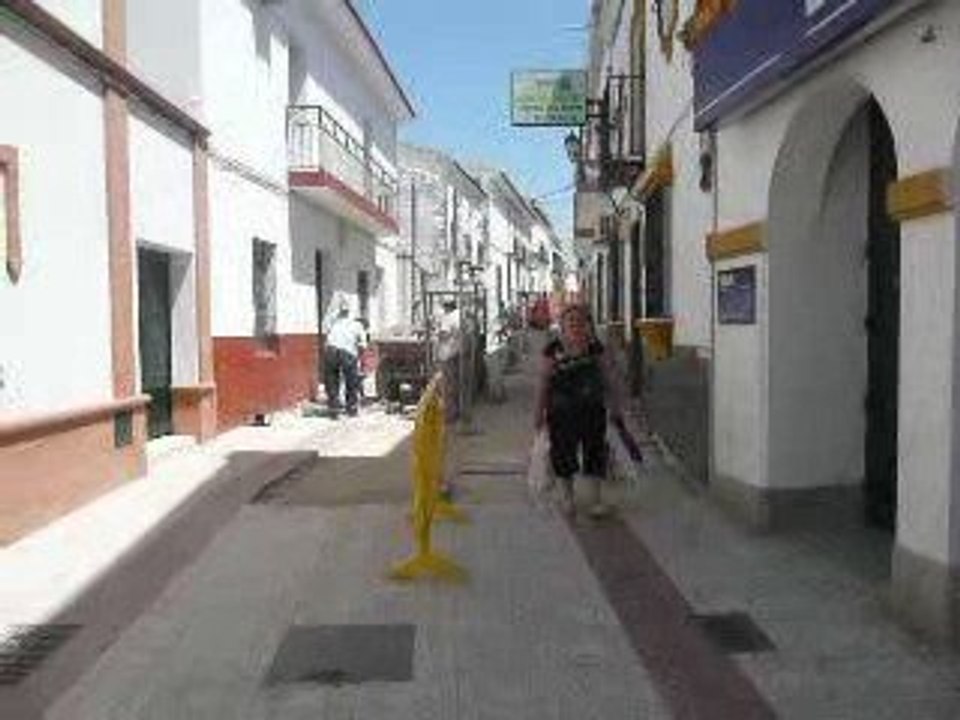 Obras de mejora en la calle Juan Delgado. Sanlúcar la Mayor.