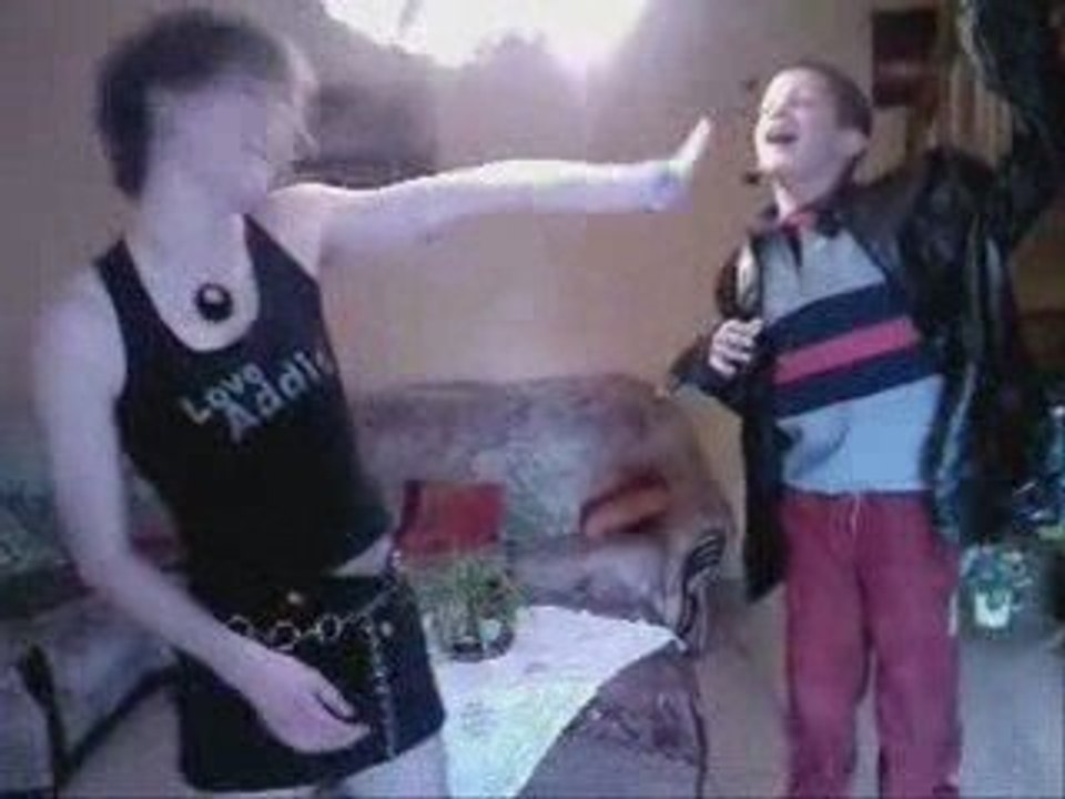 Parodie - Fatal Bazooka Parle à ma main