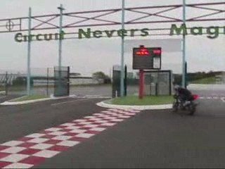 Скачать видео: session Piste UP racing magny cours Aout 2009