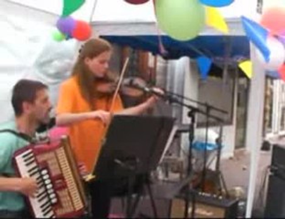 Douai-Francis et Naomi , musiciens de L'équitable