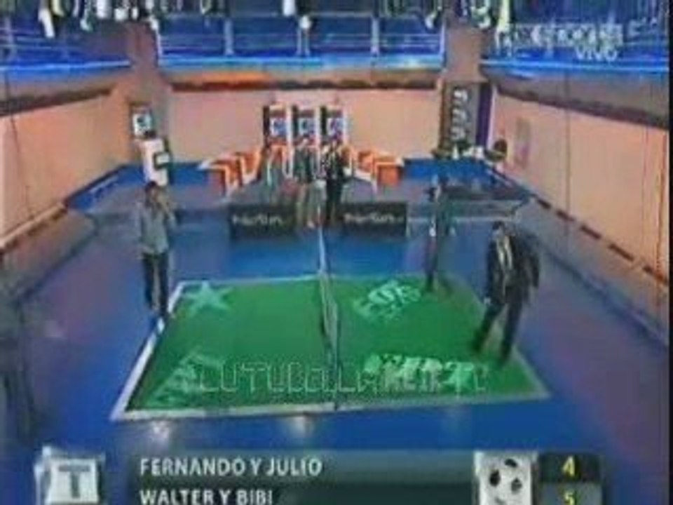 REIK JUEGA FUTBOL-TENNIS [[[ARG 09]]