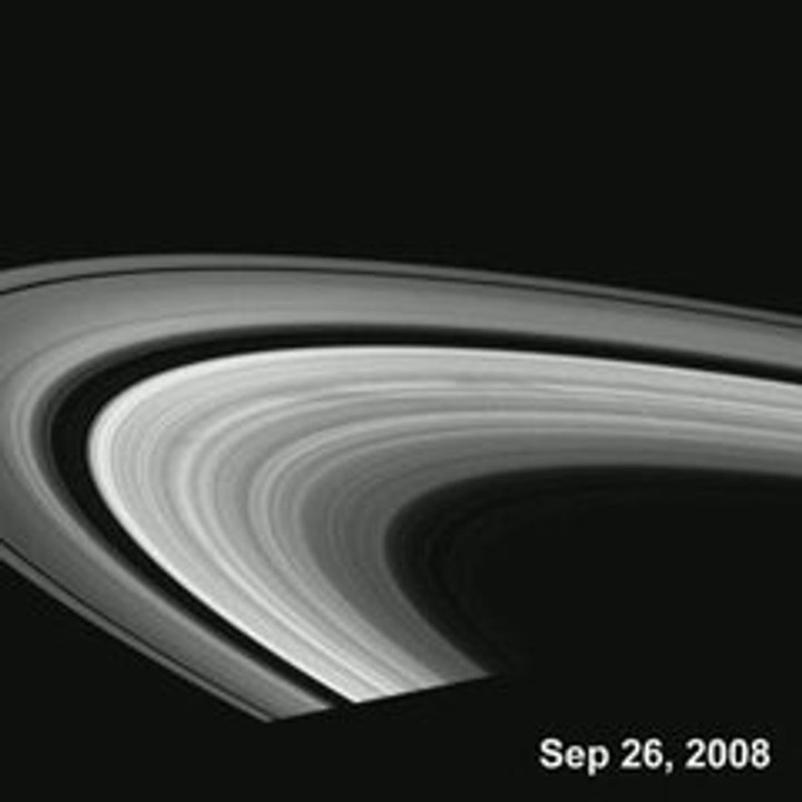 Dark spokes dance around Saturn's B ring