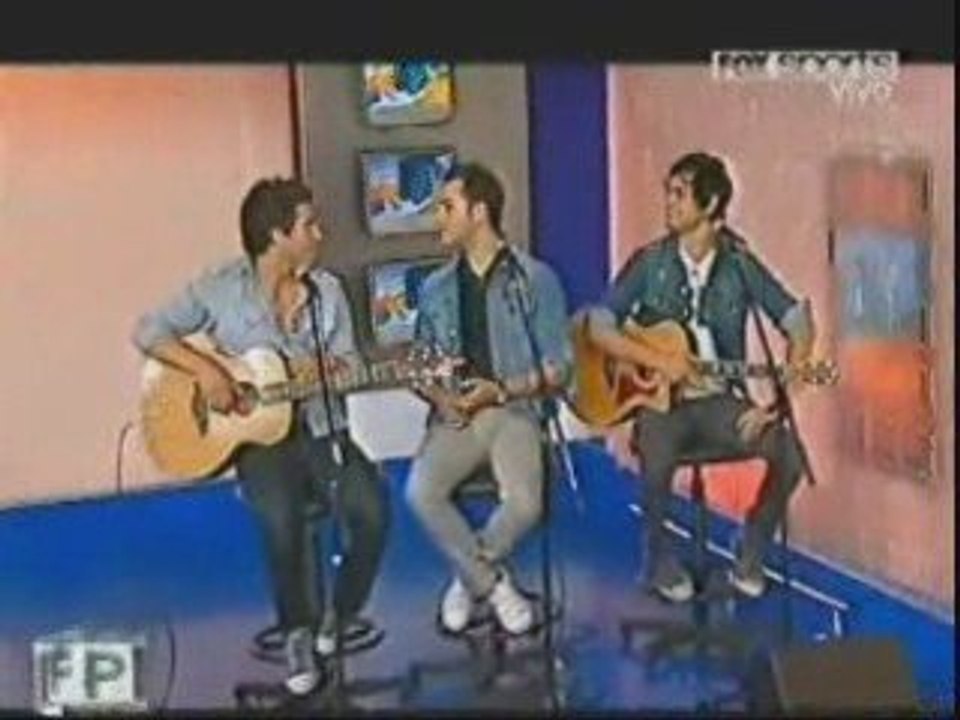 REIK {julio habla de "sus" pantalones&mini clip de FUI}