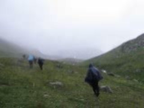 Koşarak tulum çalan tulumcu ve dağcı Mehmet Güney