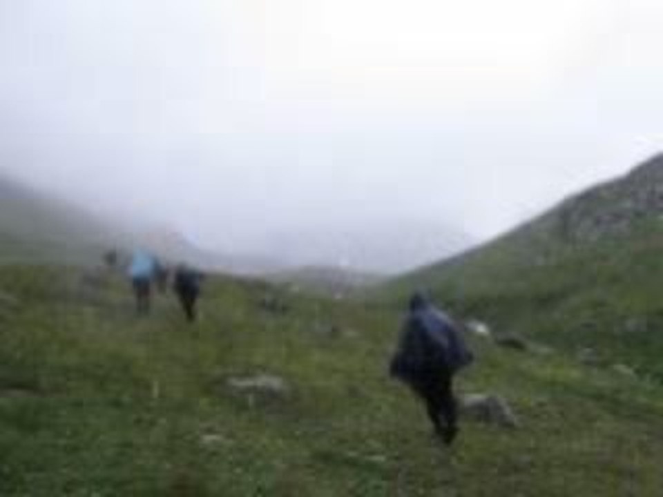 Koşarak tulum çalan tulumcu ve dağcı Mehmet Güney