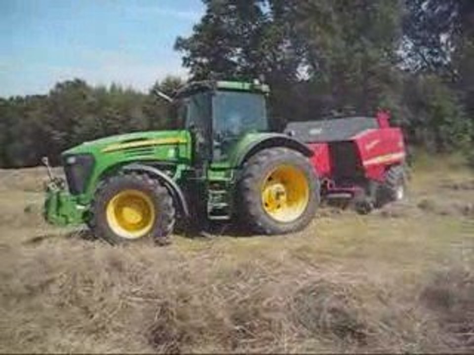 Evrard au pressage de balles carrées de foin 09