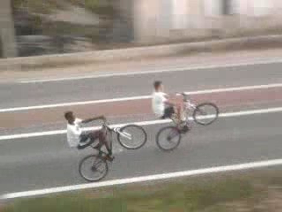 wheelie en velo