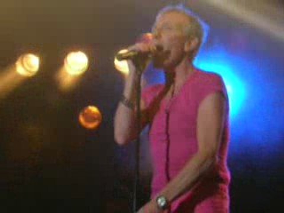 Plastic Bertrand - tout petit la planète - 14 08 09