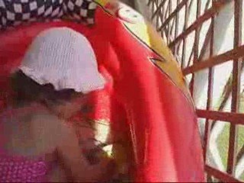 Liee .. ou dirais-je une chipie .. dans sa piscine !