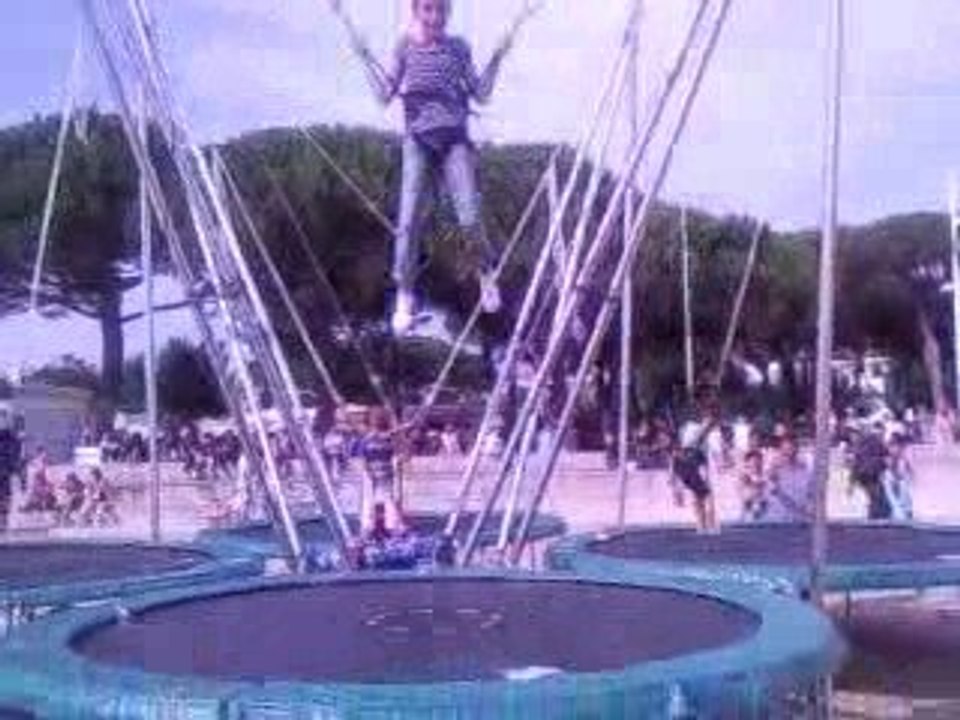 trampoline sur la plage de royan aout 2009