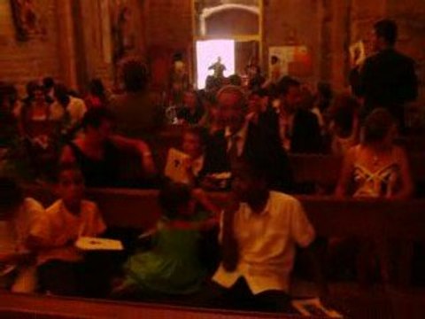 Dans l'église en attendant les maries