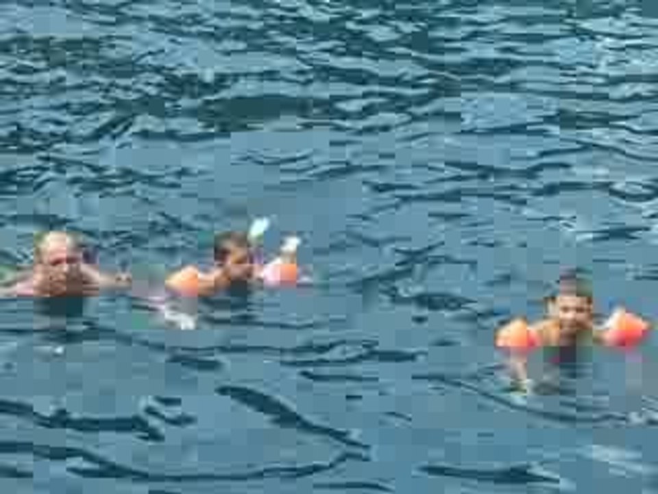 baignade dans la mer Rosas 08/2009