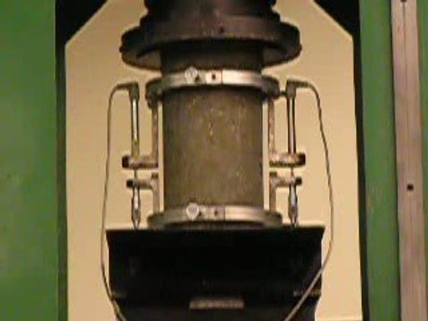 ASTM Method C 39 beton basınç dayanımı