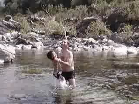Arthur et papa à la rivière ( Corse )