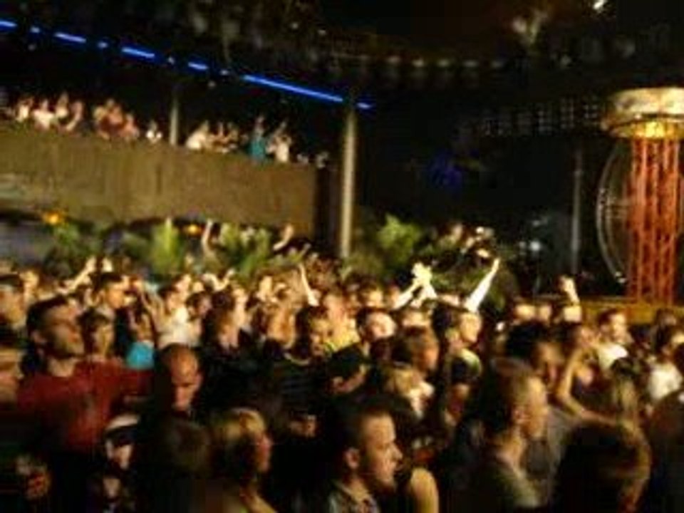 "COMPLEX" Wild & Wet (12-07-09)