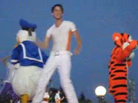 mickey's magical party time : donald danse comme un dieu