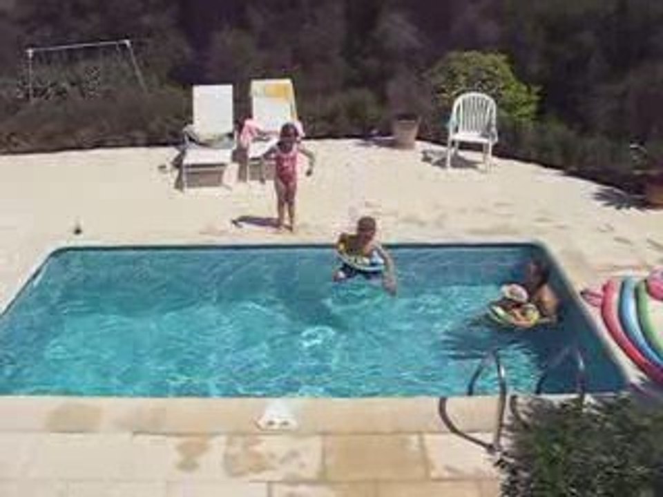 sauts dans la piscine bis