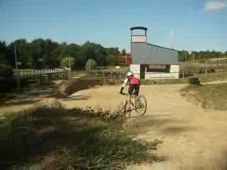 Petite videos de moi ki sote la table o motocross