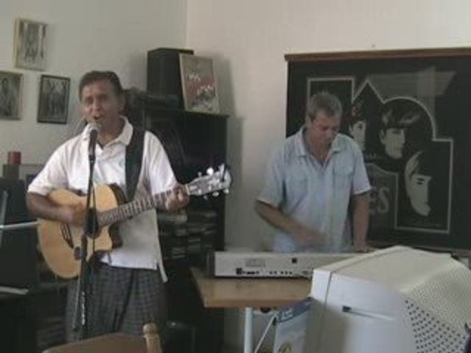 ערב שירה בציבור וריקודים עם קובי הדר