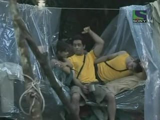 ISS Jungle Se Mujhe Bachao_17th Aug HQ XviD 2