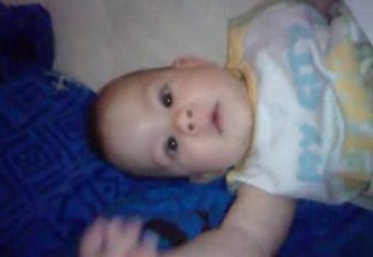 Noam qui craint les chatouilles !!!!!!!!!!!