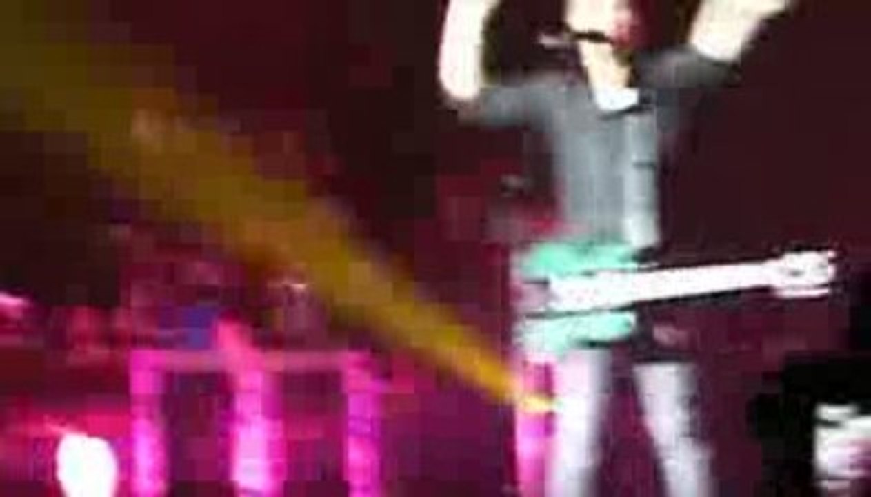 Arrivée + Paranoid Jonas BRothers 14.06.09 Zénith PARIS.