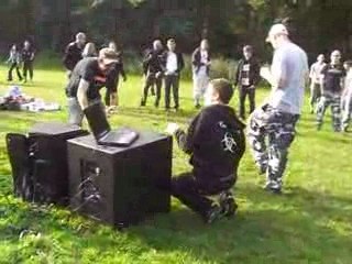 Posage de son aire d'autoroute : Dominator by Trip & Teuf