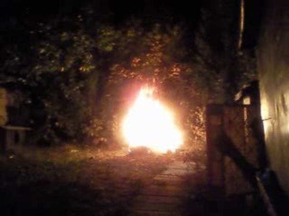 feu avec bombe de graisse dedans