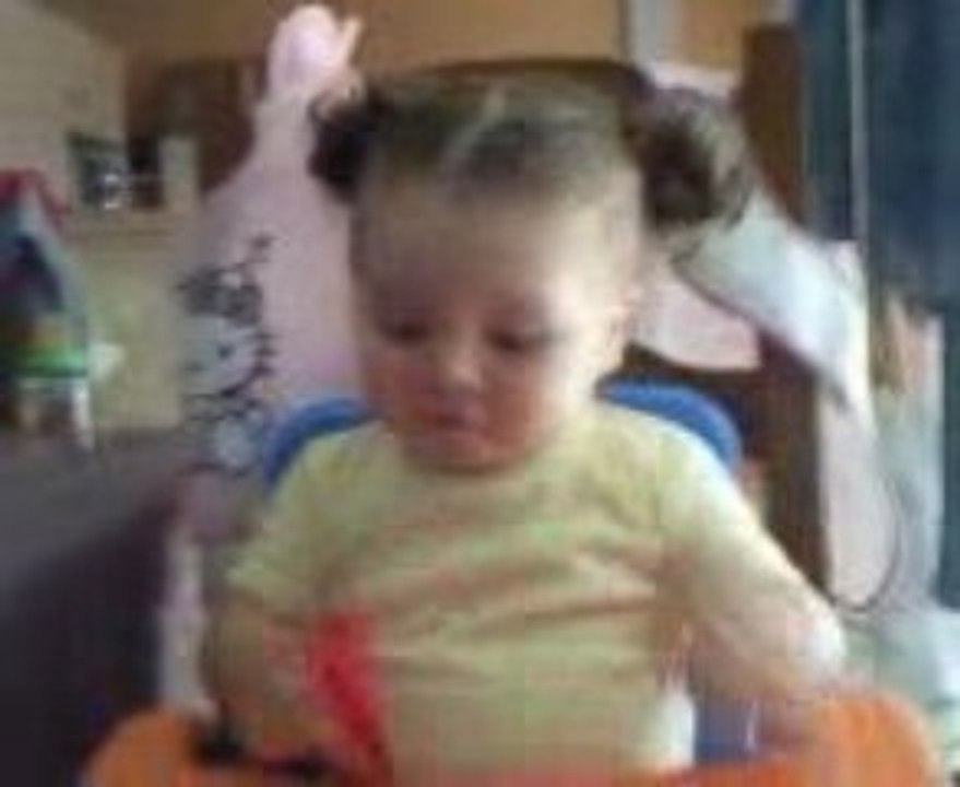 Elisa applaudit
