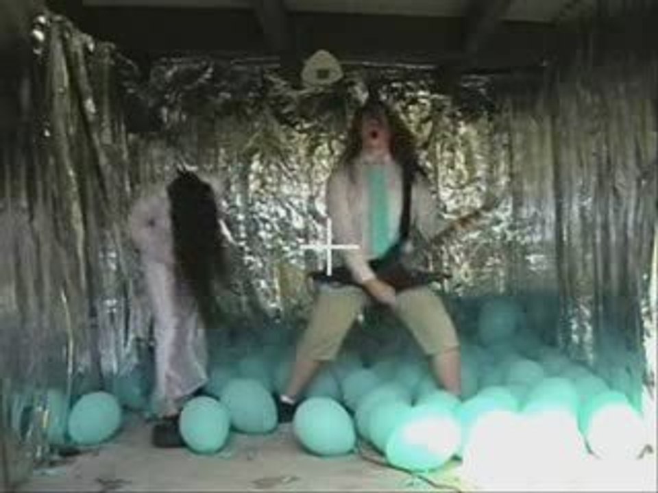 clip suédé violently happy