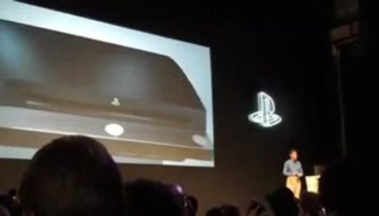 Kaz Hirai annonce la Playstation 3 Slim à la Gamecom 09