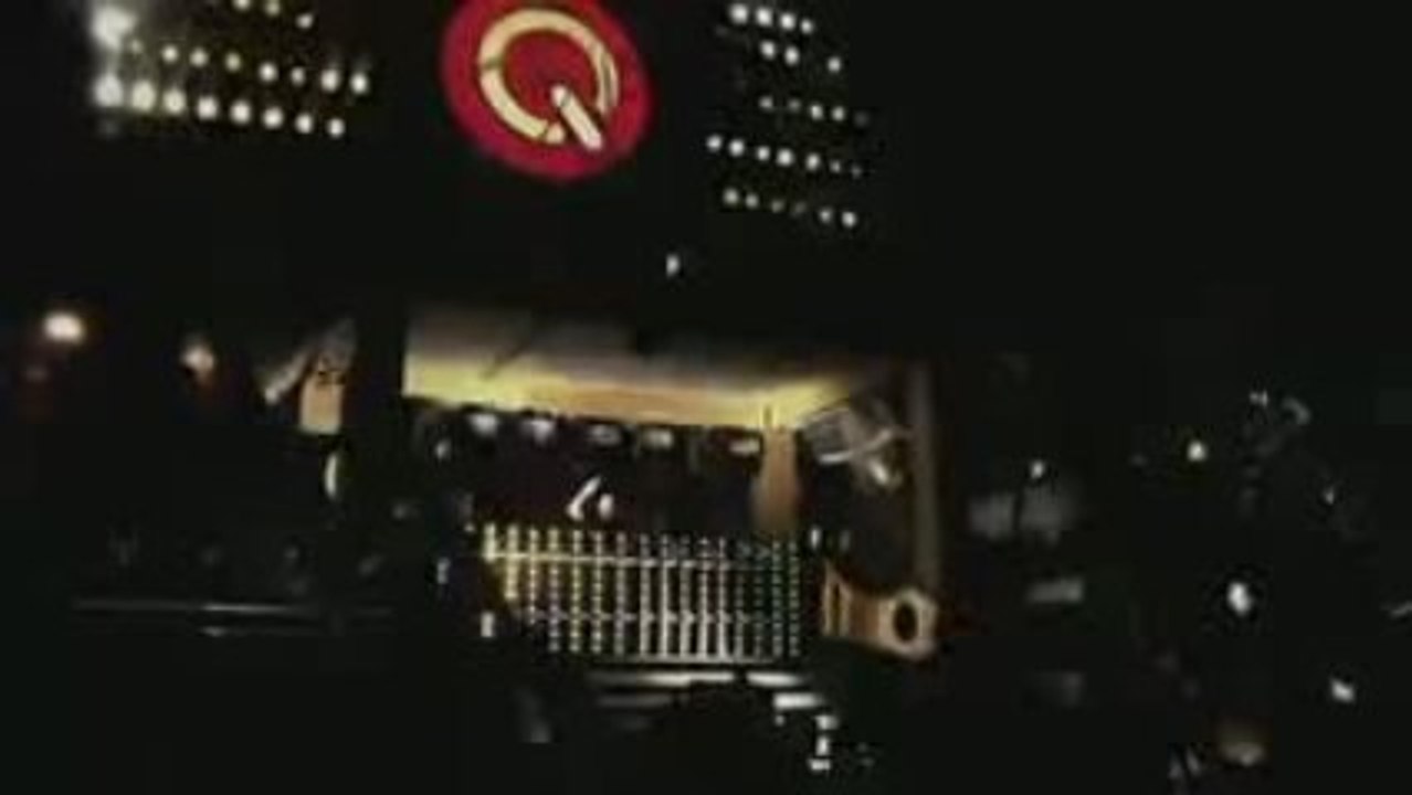 Tomorrowland 2009 officiel afterfilm stand q-dance