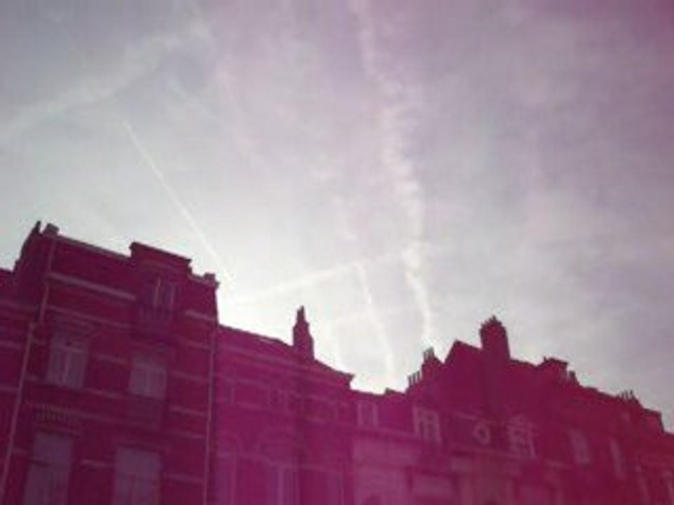 CHEMTRAILS BRUXELLES 18 AOUT (quadrillage)