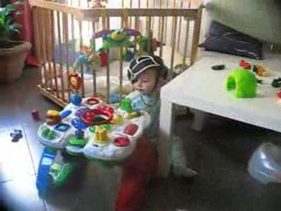 Elouan et son casque 050809