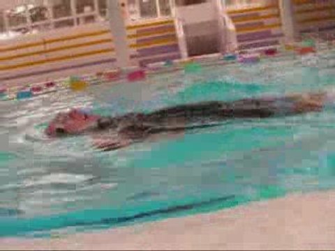 Il va traverser La Manche à la nage sans bras ni jambes