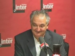 Attali atomisé par un auditeur sur france inter