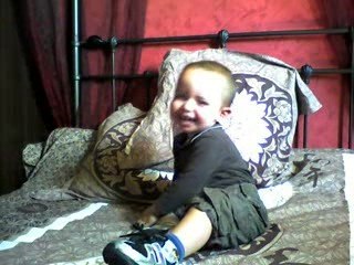 bebe mdr devant webcam