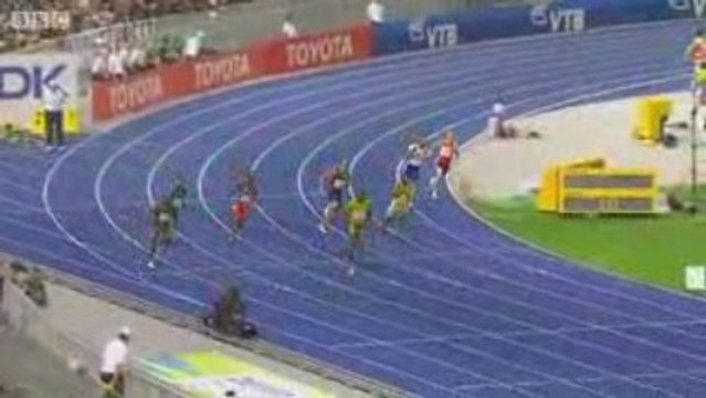 Usain Bolt breaks 200m record