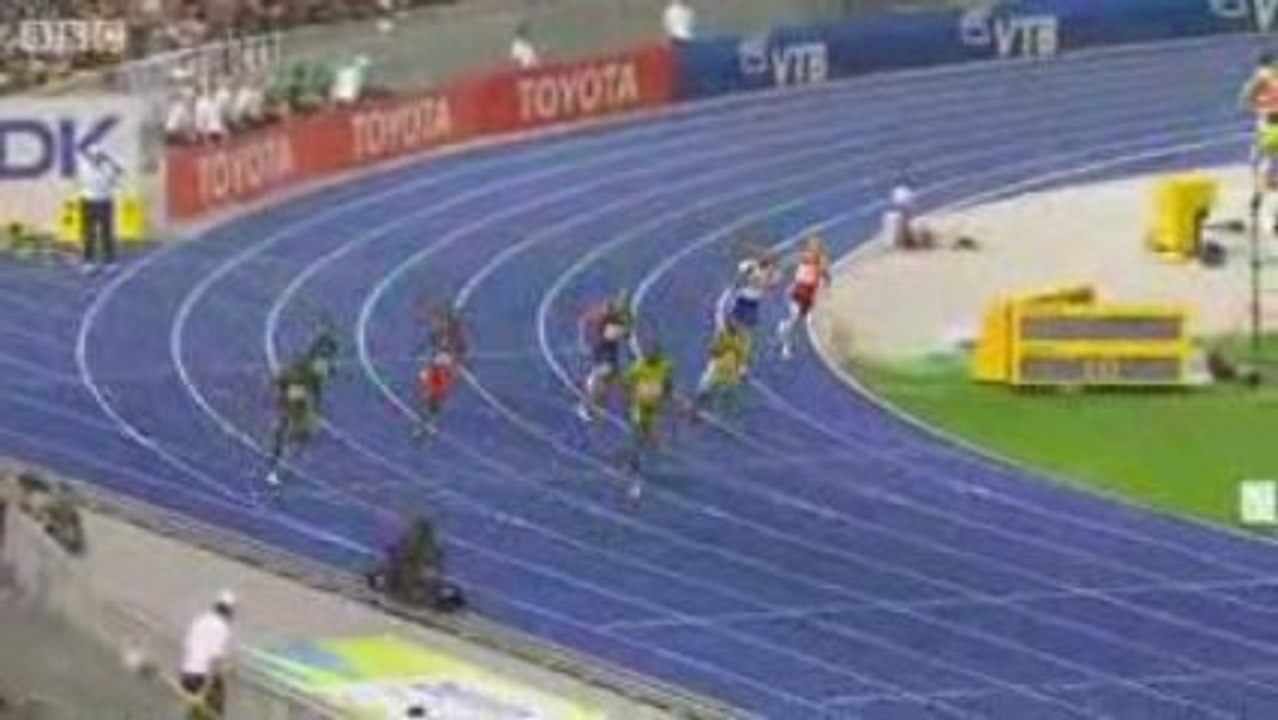 Usain Bolt breaks 200m record