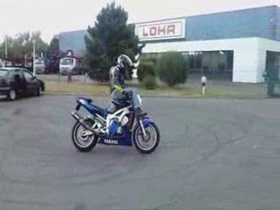 frédo en faine qui burn en rond