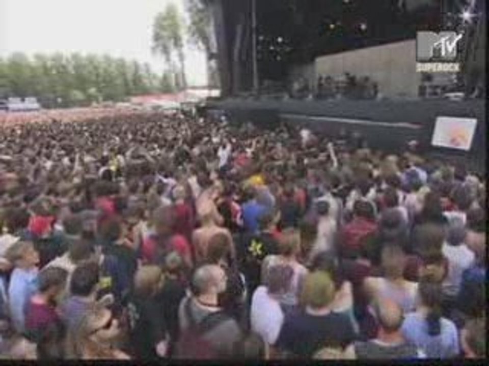 Queens Of The Stone Age Feat Dave Grohl - No One Knows  Live