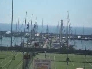 Hotel Lucciola Tennis tra le barche a Marina degli Aregai