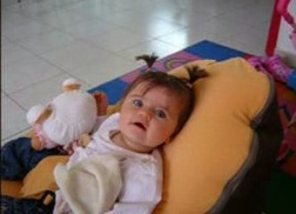 voici ines qui sourie.