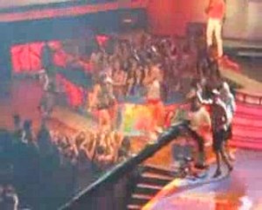 Miley Cirus scandalizza