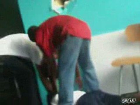 Régis fait des acrobaties [chute]